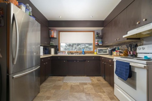 4808 55 Street, Athabasca, AB - Indoor Photo Showing Kitchen With Double Sink