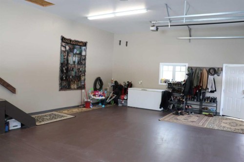 6663 15 Avenue, Edson, AB - Indoor Photo Showing Garage