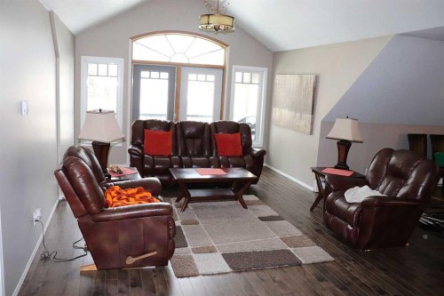 6663 15 Avenue, Edson, AB - Indoor Photo Showing Living Room