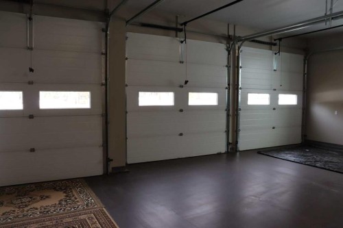 6663 15 Avenue, Edson, AB - Indoor Photo Showing Garage