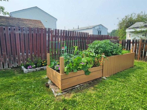 903 5 Avenue, Fox Creek, AB - Outdoor