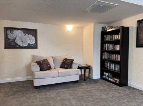 406-5037 7 Avenue, Edson, AB - Indoor Photo Showing Living Room