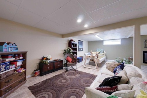 30 Executive Estates, Canyon Creek, AB - Indoor