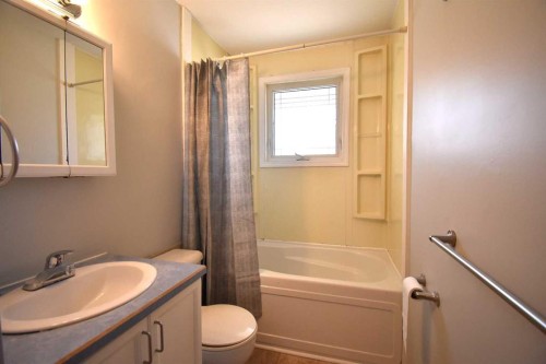 119 Lodgepole Drive, Hinton, AB - Indoor Photo Showing Bathroom