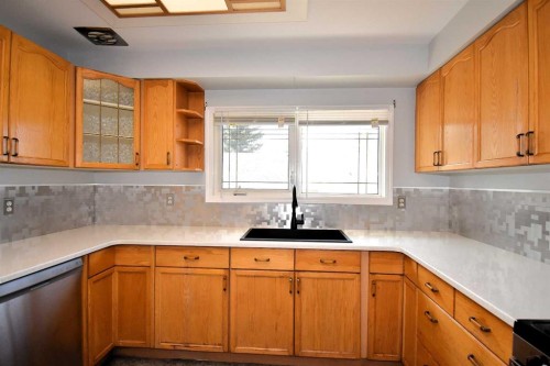 119 Lodgepole Drive, Hinton, AB - Indoor Photo Showing Kitchen