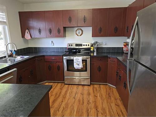 401 7 Avenue, Fox Creek, AB - Indoor Photo Showing Kitchen With Double Sink