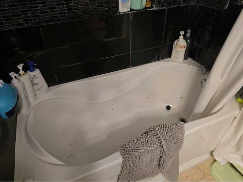 401 7 Avenue, Fox Creek, AB - Indoor Photo Showing Other Room