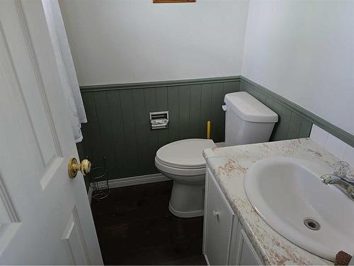 401 7 Avenue, Fox Creek, AB - Indoor Photo Showing Bathroom