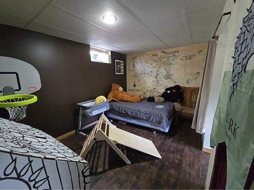 401 7 Avenue, Fox Creek, AB - Indoor Photo Showing Bedroom