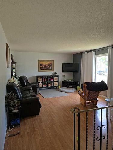 401 7 Avenue, Fox Creek, AB - Indoor