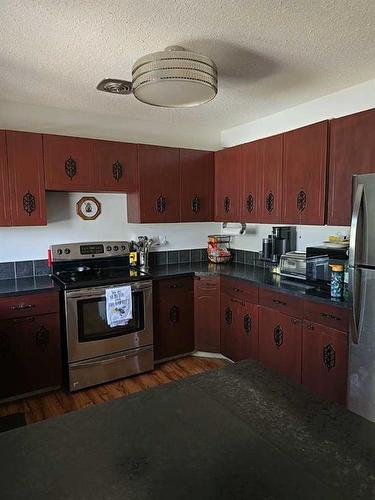 401 7 Avenue, Fox Creek, AB - Indoor Photo Showing Kitchen