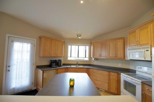 110 Guimond Place, Hinton, AB - Indoor Photo Showing Kitchen With Double Sink