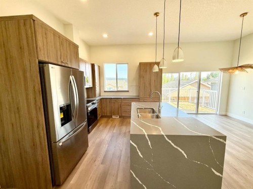124 Trestle Place, Hinton, AB - Indoor Photo Showing Kitchen With Stainless Steel Kitchen