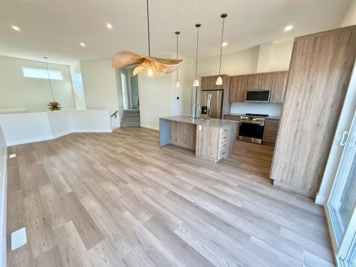 124 Trestle Place, Hinton, AB - Indoor Photo Showing Kitchen With Upgraded Kitchen