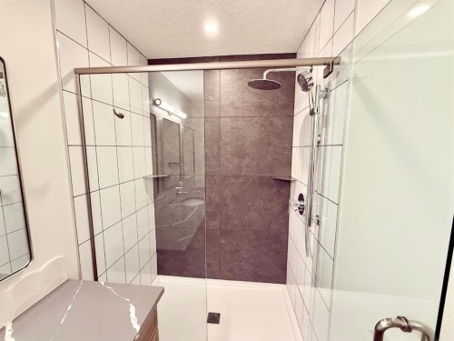 124 Trestle Place, Hinton, AB - Indoor Photo Showing Bathroom