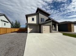 124 TRESTLE Place  Hinton, AB T7V 0B8