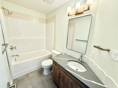 124 Trestle Place, Hinton, AB - Indoor Photo Showing Bathroom