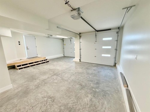 124 Trestle Place, Hinton, AB - Indoor Photo Showing Garage