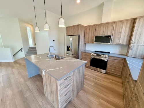 124 Trestle Place, Hinton, AB - Indoor Photo Showing Kitchen With Stainless Steel Kitchen With Double Sink
