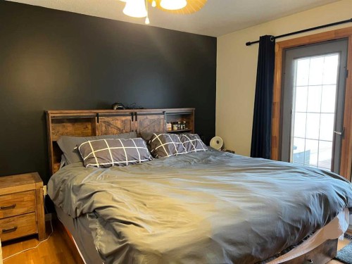 500 8 Street, Fox Creek, AB - Indoor Photo Showing Bedroom