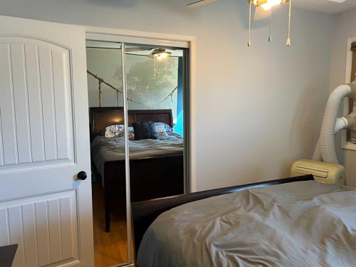 500 8 Street, Fox Creek, AB - Indoor Photo Showing Bedroom