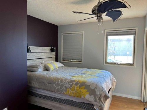 500 8 Street, Fox Creek, AB - Indoor Photo Showing Bedroom