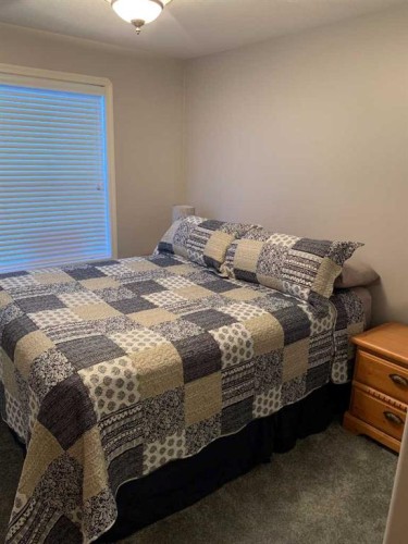102-501 3 Street, Fox Creek, AB - Indoor Photo Showing Bedroom