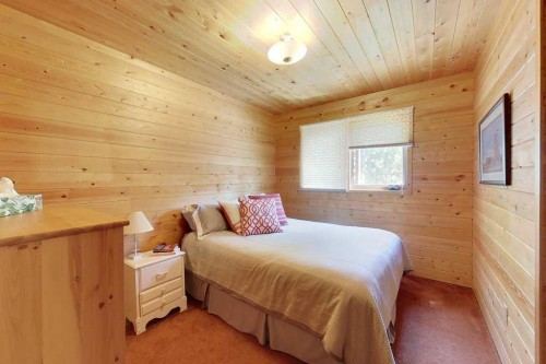 97 Pine Drive, Marten Beach, AB - Indoor Photo Showing Bedroom