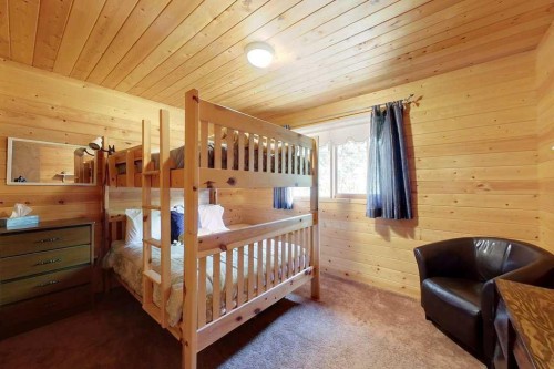 97 Pine Drive, Marten Beach, AB - Indoor Photo Showing Bedroom
