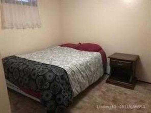 403 7 Avenue, Fox Creek, AB - Indoor Photo Showing Bedroom
