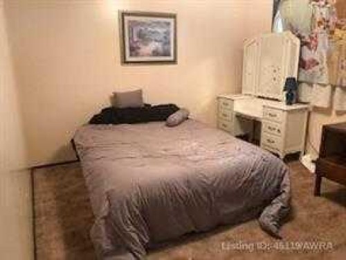 403 7 Avenue, Fox Creek, AB - Indoor Photo Showing Bedroom