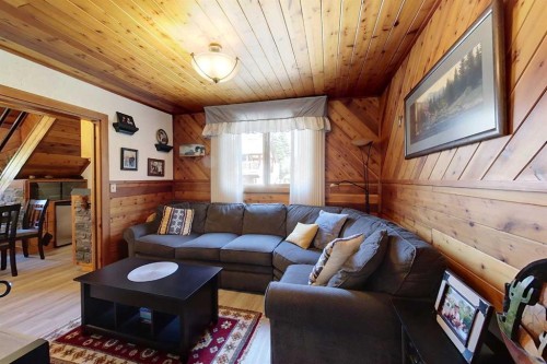 1 Johnson Drive, Marten Beach, AB - Indoor Photo Showing Living Room