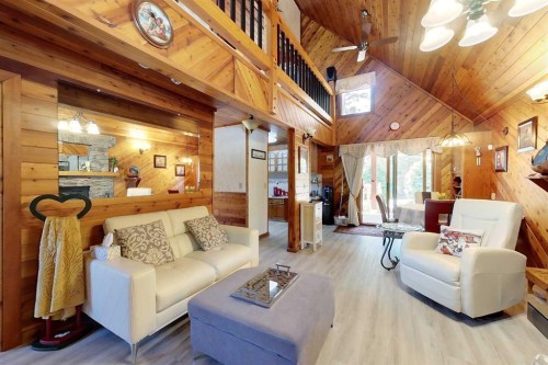 1 Johnson Drive, Marten Beach, AB - Indoor Photo Showing Living Room