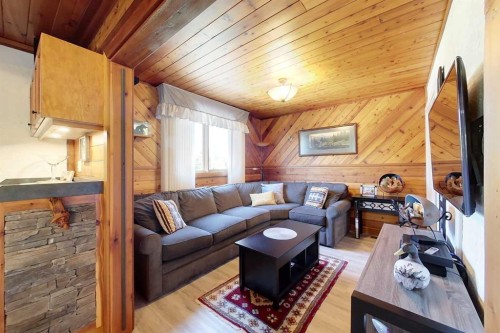 1 Johnson Drive, Marten Beach, AB - Indoor Photo Showing Living Room