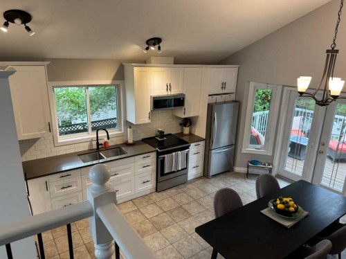 805 7 Avenue Sw, Slave Lake, AB - Indoor Photo Showing Kitchen With Double Sink