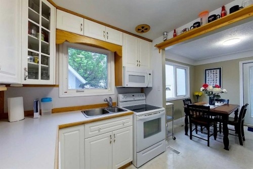 4204 6 Avenue, Edson, AB - Indoor Photo Showing Kitchen With Double Sink