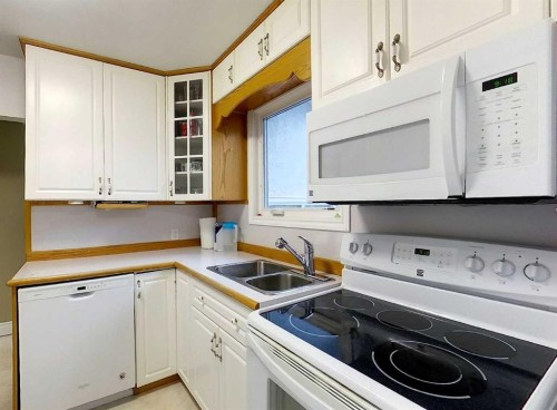 4204 6 Avenue, Edson, AB - Indoor Photo Showing Kitchen With Double Sink