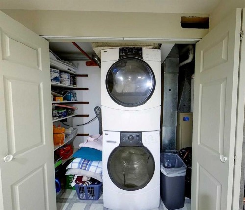 4204 6 Avenue, Edson, AB - Indoor Photo Showing Laundry Room