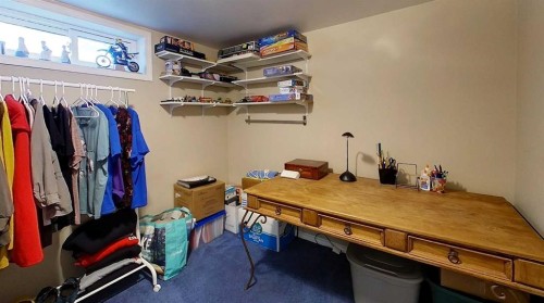 4204 6 Avenue, Edson, AB - Indoor With Storage