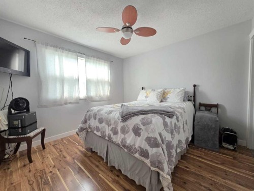 713 6 Avenue Ne, Slave Lake, AB - Indoor Photo Showing Bedroom