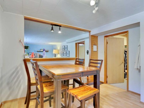 252 Three Sisters Drive, Canmore, AB - Indoor Photo Showing Dining Room