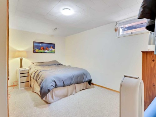 252 Three Sisters Drive, Canmore, AB - Indoor Photo Showing Bedroom