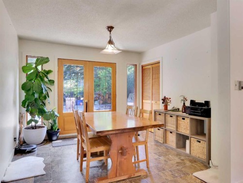 252 Three Sisters Drive, Canmore, AB - Indoor Photo Showing Dining Room