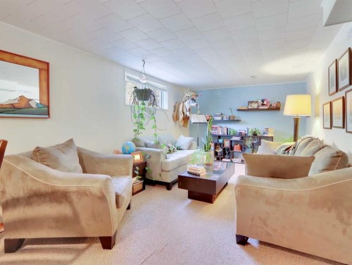 252 Three Sisters Drive, Canmore, AB - Indoor Photo Showing Living Room