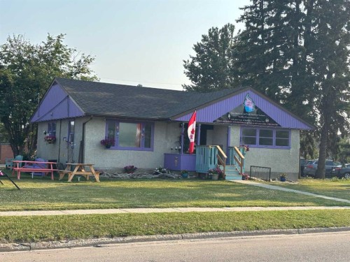 4752 50 Avenue, Whitecourt, AB 