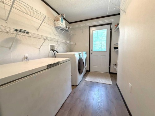 670051A Highway 813, Rural Athabasca County, AB - Indoor Photo Showing Laundry Room