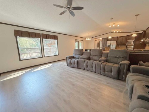 670051A Highway 813, Rural Athabasca County, AB - Indoor Photo Showing Living Room