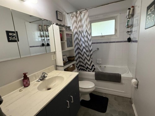 4817 42 Street, Athabasca, AB - Indoor Photo Showing Bathroom