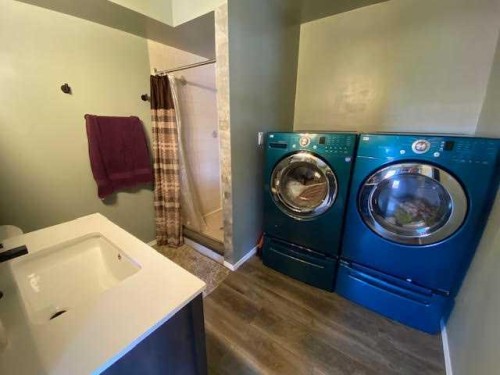 121 Sutherland Avenue, Hinton, AB - Indoor Photo Showing Laundry Room