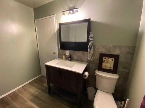 121 Sutherland Avenue, Hinton, AB - Indoor Photo Showing Bathroom